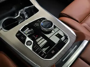 2025 BMW X7 с пробегом 18 329 км