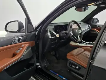 2025 BMW X7 с пробегом 18 329 км
