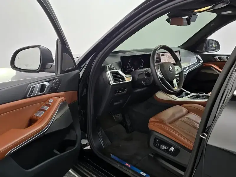 2025 BMW X7 с пробегом 18 329 км
