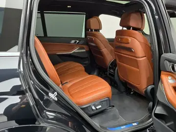 2025 BMW X7 с пробегом 18 329 км