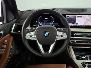 2025 BMW X7 с пробегом 18 329 км