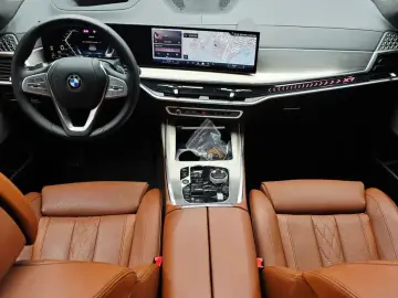 2025 BMW X7 с пробегом 11 781 км
