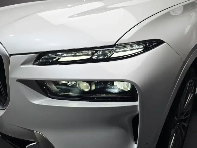 2025 BMW X7 с пробегом 11 781 км