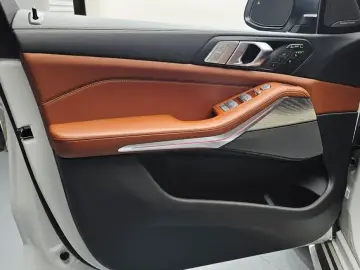 2025 BMW X7 с пробегом 11 781 км
