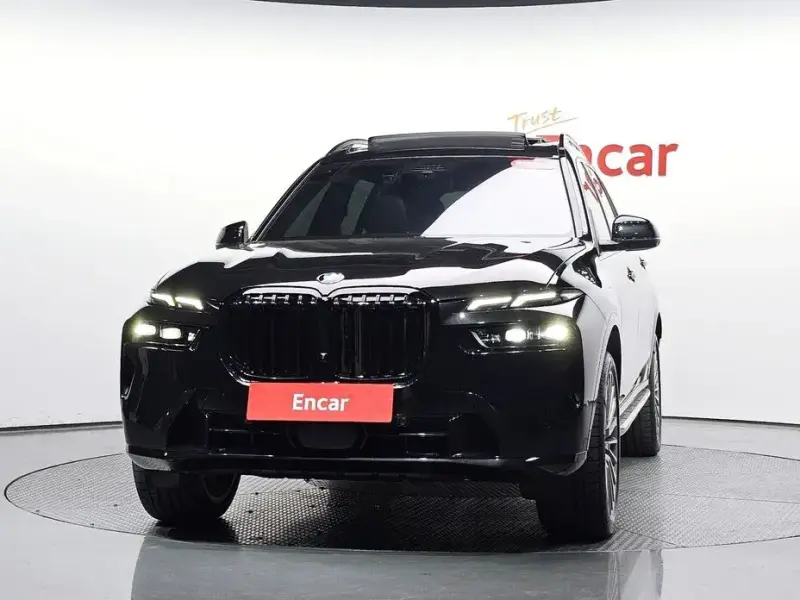 2025 BMW X7 с пробегом 5 002 км