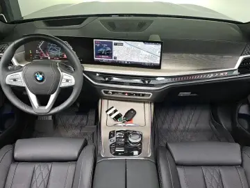 2025 BMW X7 с пробегом 5 002 км