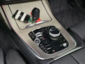 2025 BMW X7 с пробегом 5 002 км