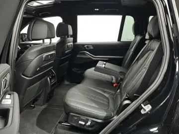 2025 BMW X7 с пробегом 5 002 км