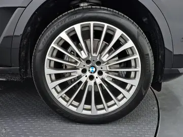 2025 BMW X7 с пробегом 5 002 км