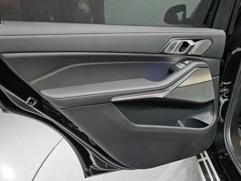 2025 BMW X7 с пробегом 5 002 км
