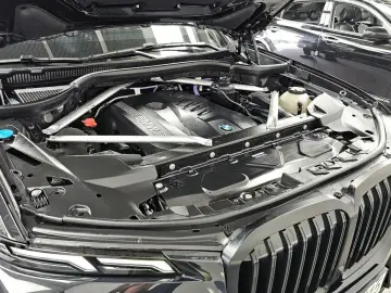 2025 BMW X7 с пробегом 18 347 км