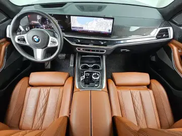 2025 BMW X7 с пробегом 18 347 км