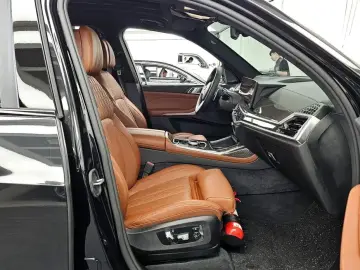 2025 BMW X7 с пробегом 18 347 км