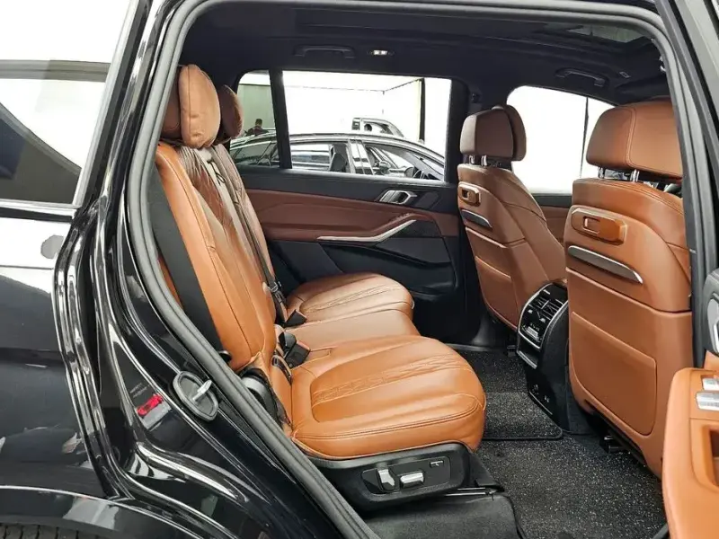 2025 BMW X7 с пробегом 18 347 км