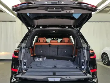 2025 BMW X7 с пробегом 18 347 км
