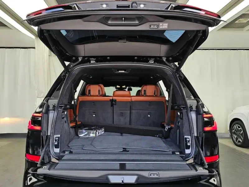 2025 BMW X7 с пробегом 18 347 км