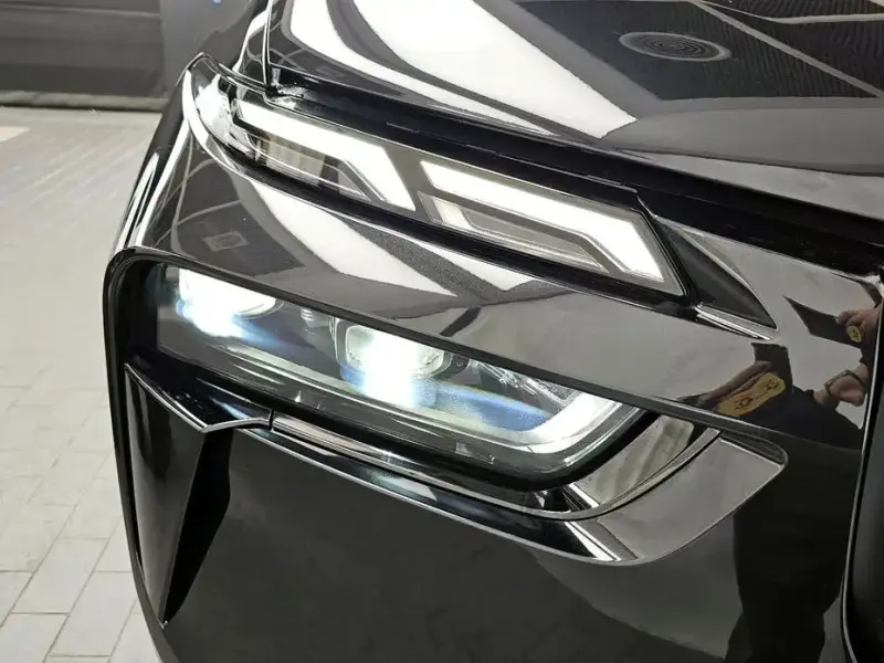 2025 BMW X7 с пробегом 18 347 км