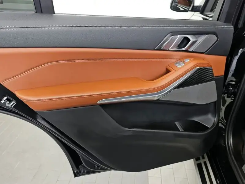 2025 BMW X7 с пробегом 18 347 км