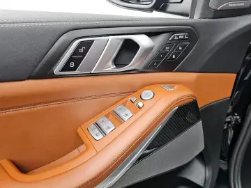 2025 BMW X7 с пробегом 18 347 км