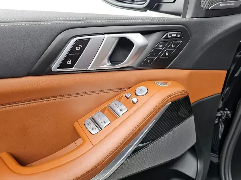2025 BMW X7 с пробегом 18 347 км