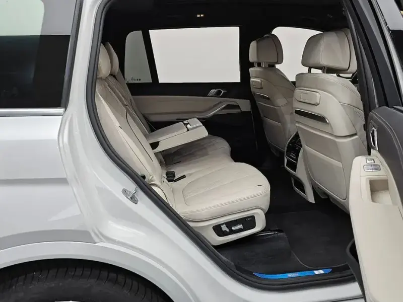 2025 BMW X7 с пробегом 7 931 км