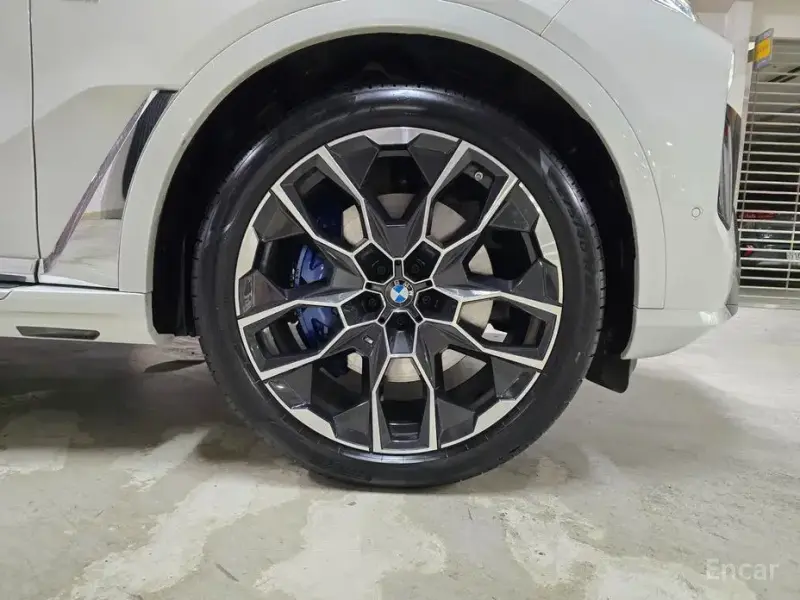 2025 BMW X7 с пробегом 7 606 км