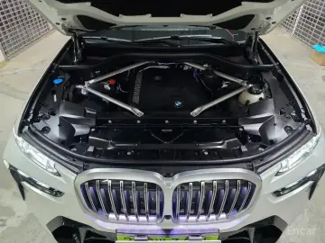 2025 BMW X7 с пробегом 7 606 км
