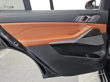 2025 BMW X7 с пробегом 16 542 км