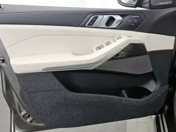 2025 BMW X7 с пробегом 19 508 км