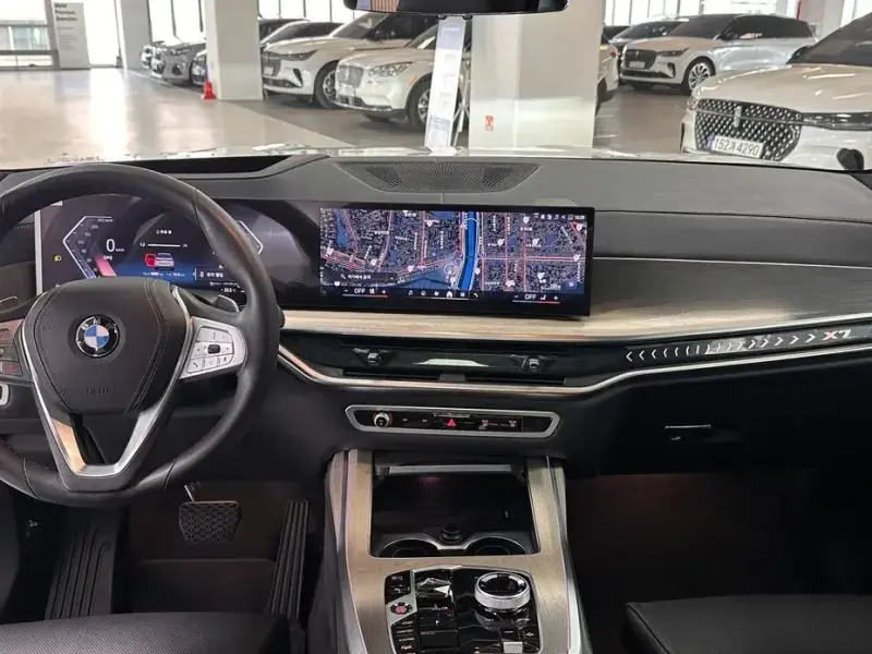 2025 BMW X7 с пробегом 8 980 км