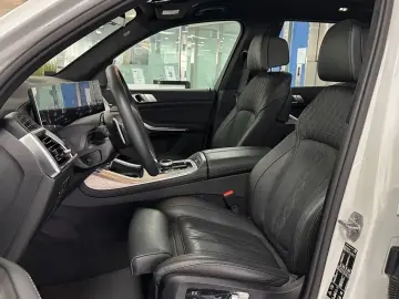 2025 BMW X7 с пробегом 8 980 км