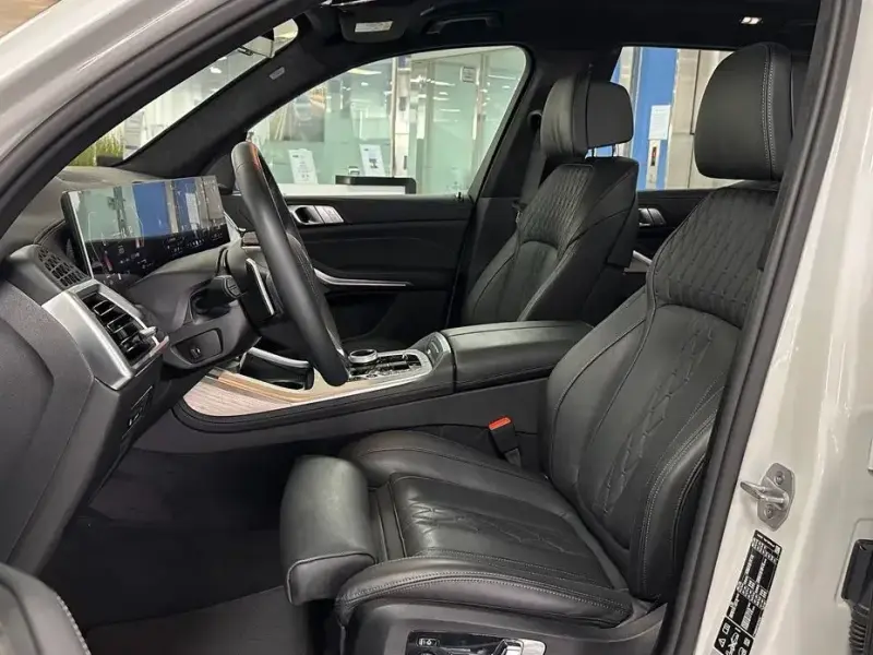 2025 BMW X7 с пробегом 8 980 км