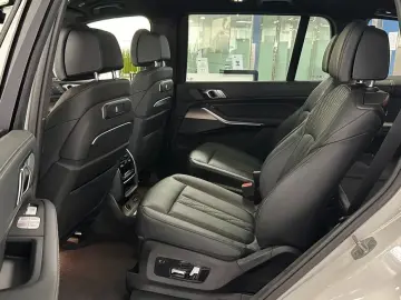 2025 BMW X7 с пробегом 8 980 км