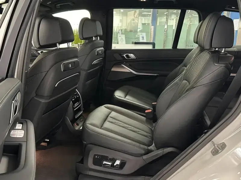 2025 BMW X7 с пробегом 8 980 км