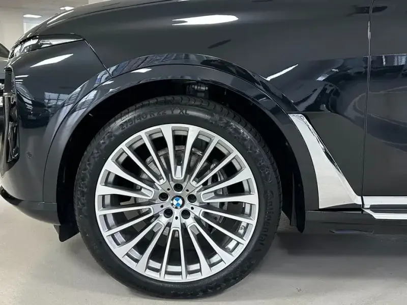 2025 BMW X7 с пробегом 4 282 км