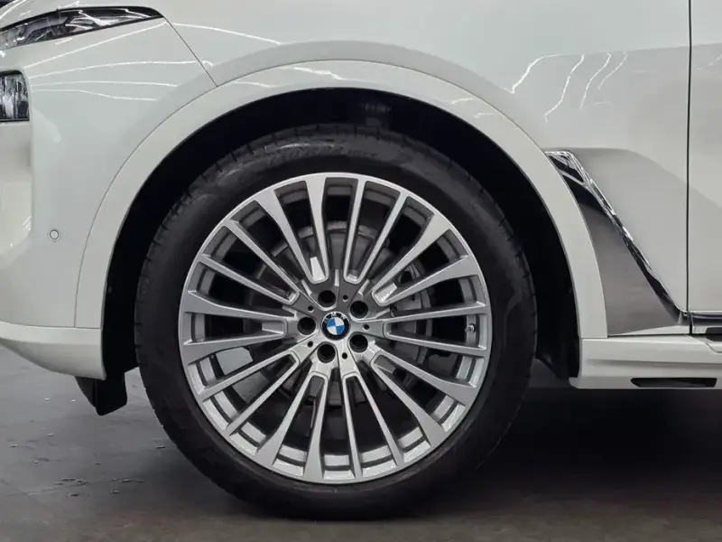 2025 BMW X7 с пробегом 16 306 км