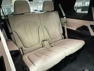 2025 BMW X7 с пробегом 4 282 км