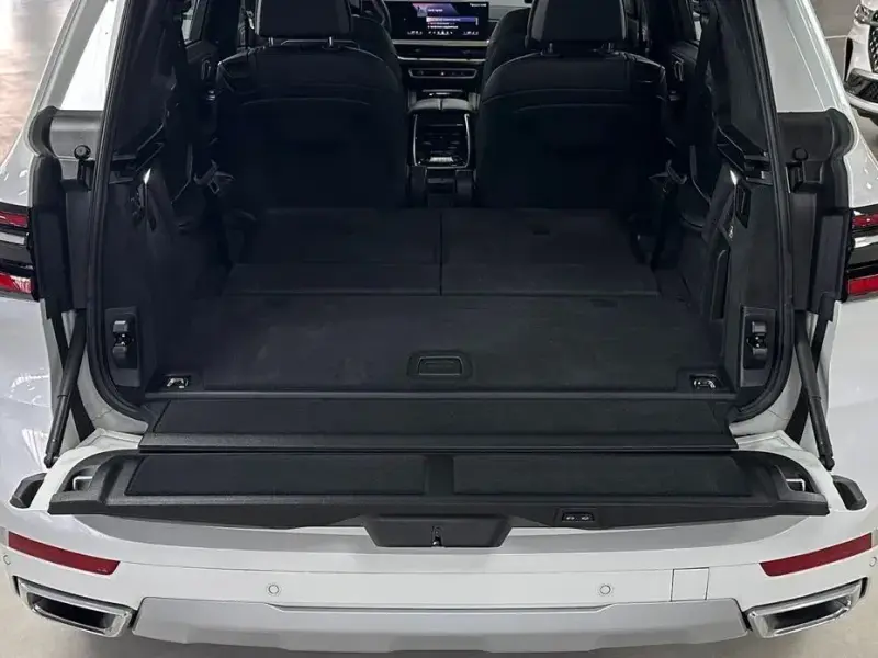 2025 BMW X7 с пробегом 8 980 км