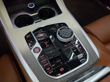 2025 BMW X7 с пробегом 16 306 км