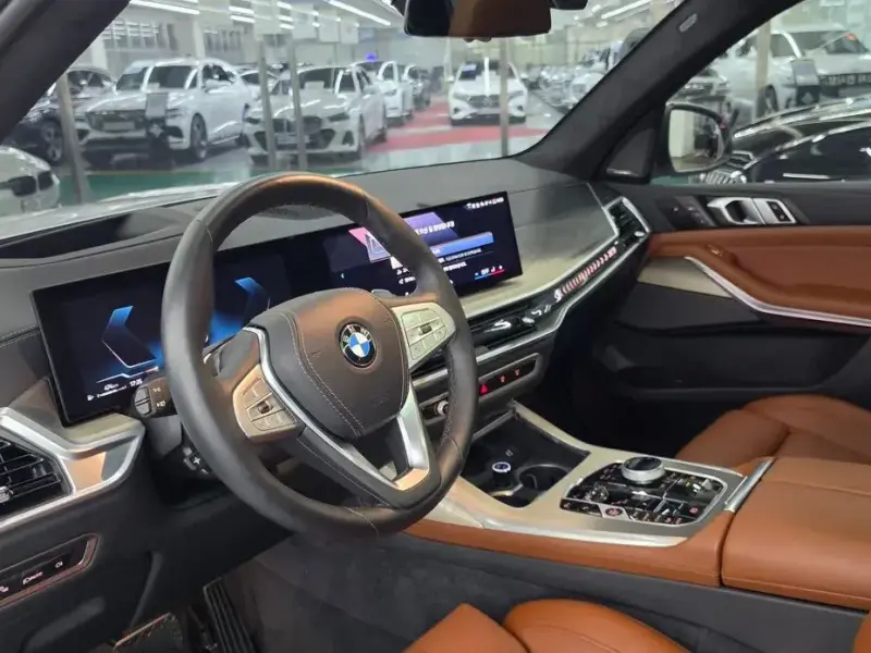 2025 BMW X7 с пробегом 16 306 км