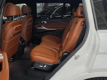 2025 BMW X7 с пробегом 16 306 км