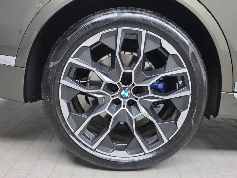 2025 BMW X7 с пробегом 17 746 км