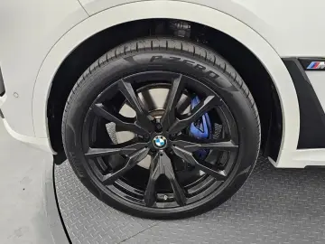 2024 BMW X7 с пробегом 27 813 км