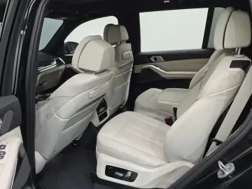 2025 BMW X7 с пробегом 4 221 км