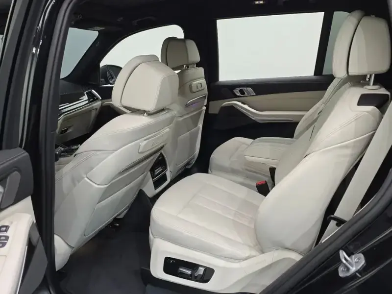 2025 BMW X7 с пробегом 4 221 км