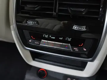 2025 BMW X7 с пробегом 4 221 км