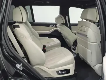 2025 BMW X7 с пробегом 4 221 км