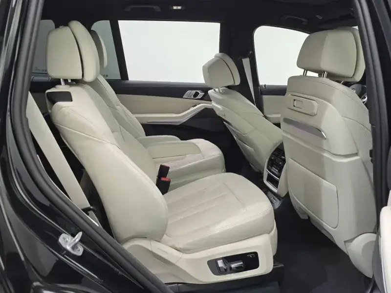 2025 BMW X7 с пробегом 4 221 км