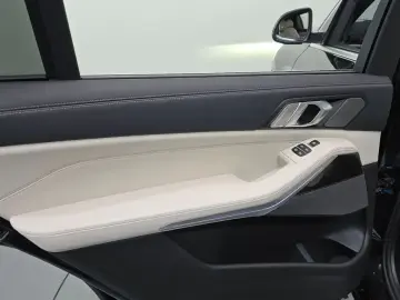 2025 BMW X7 с пробегом 4 221 км