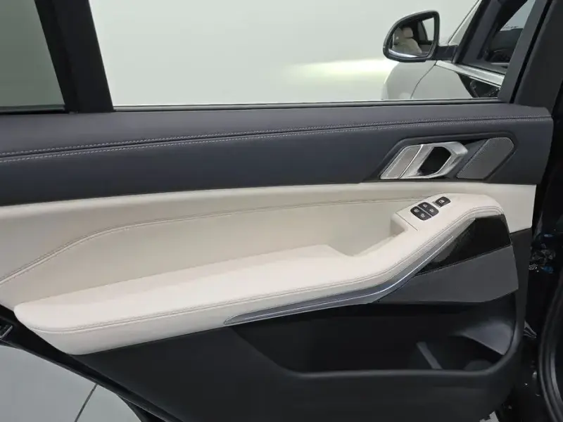 2025 BMW X7 с пробегом 4 221 км